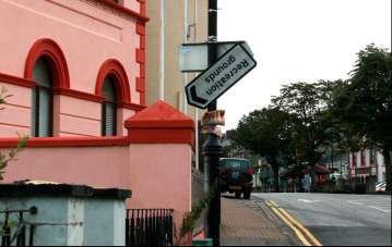 Don't follow uyon sign